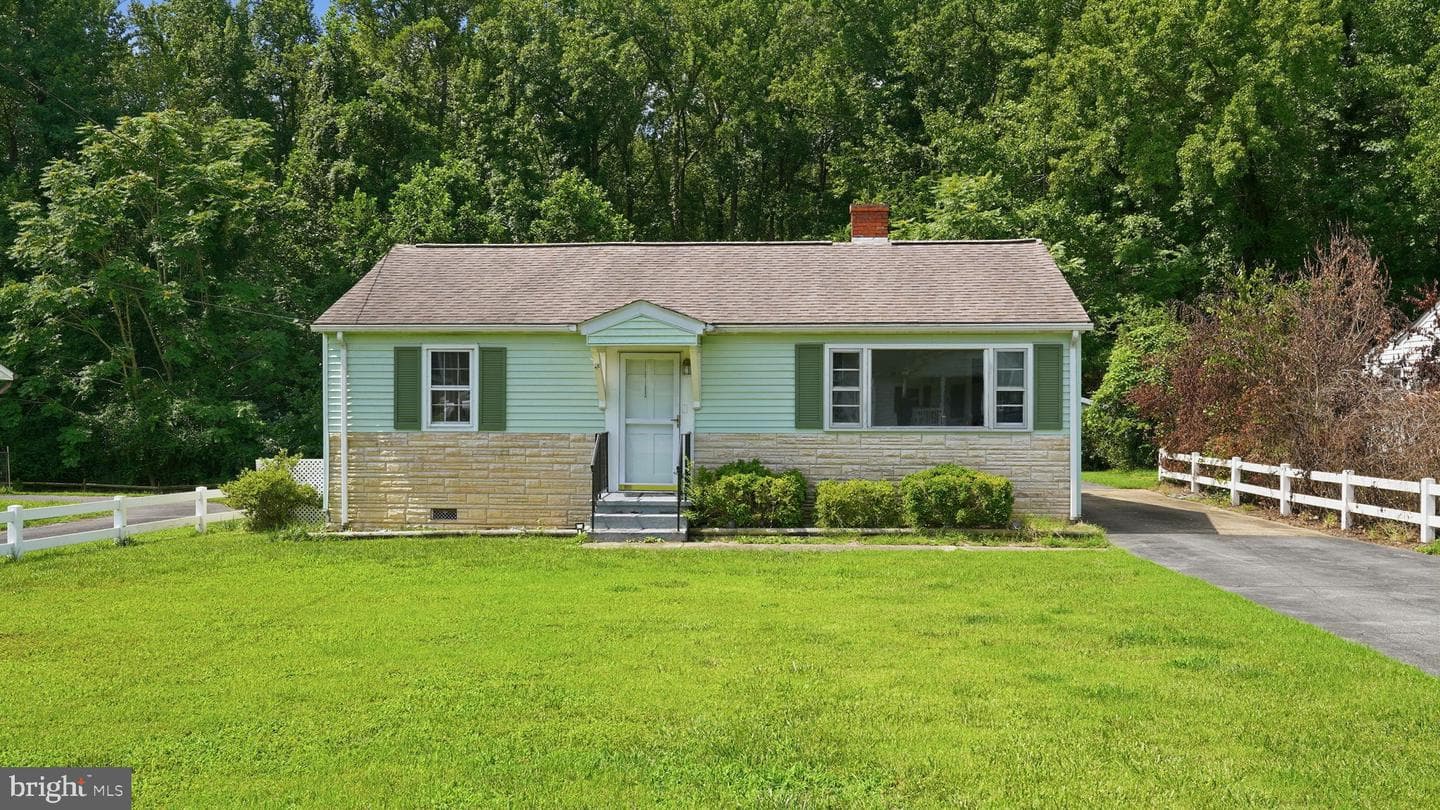 145 Carver Street photo 1