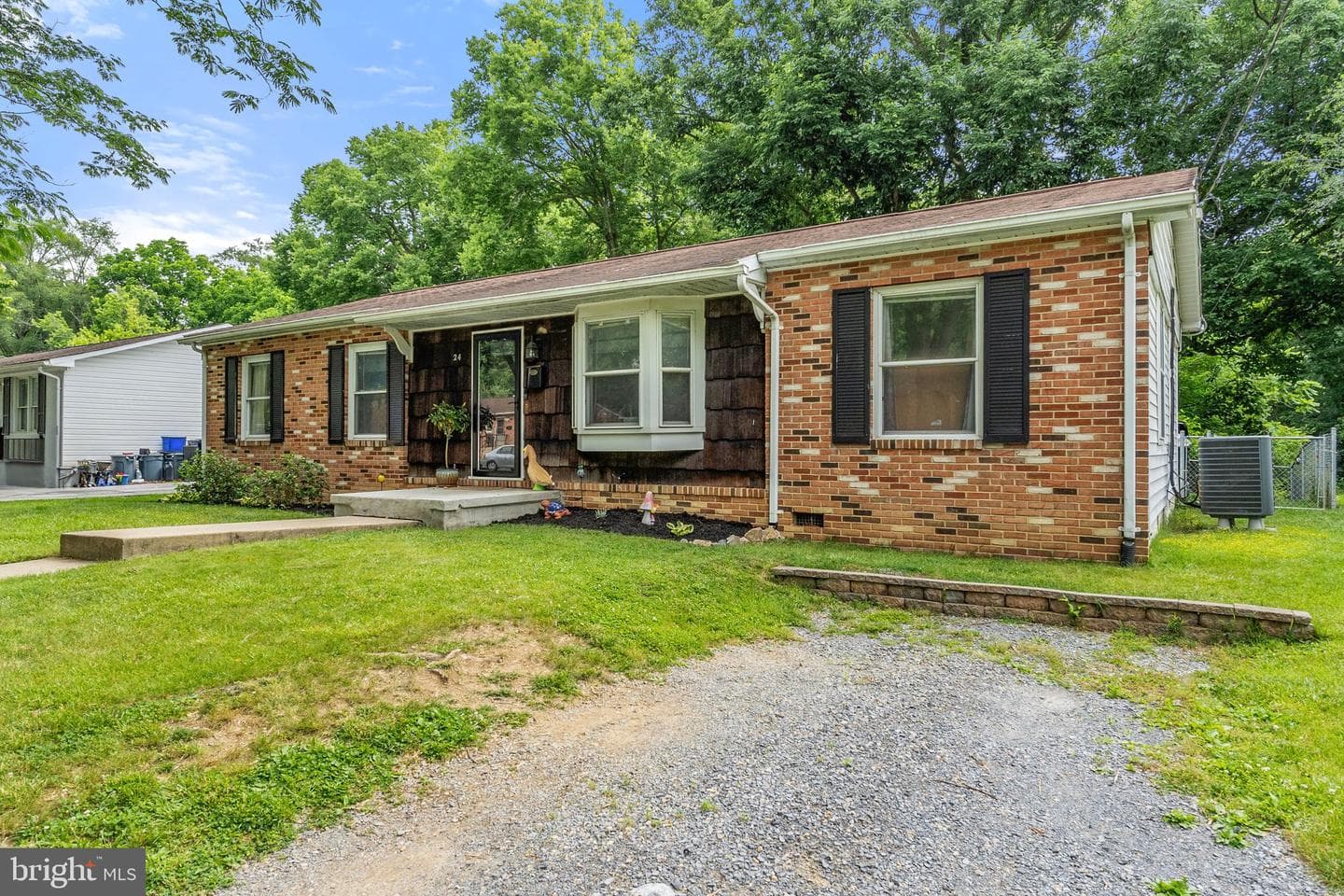 24 Montague Circle photo 3