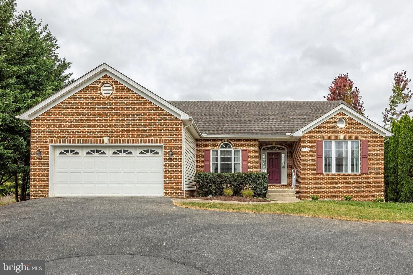 2721 Middle Road photo 1