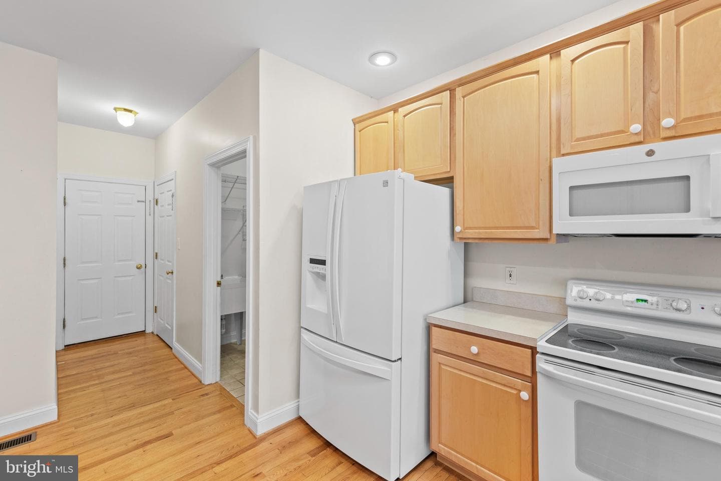2721 Middle Road photo 18