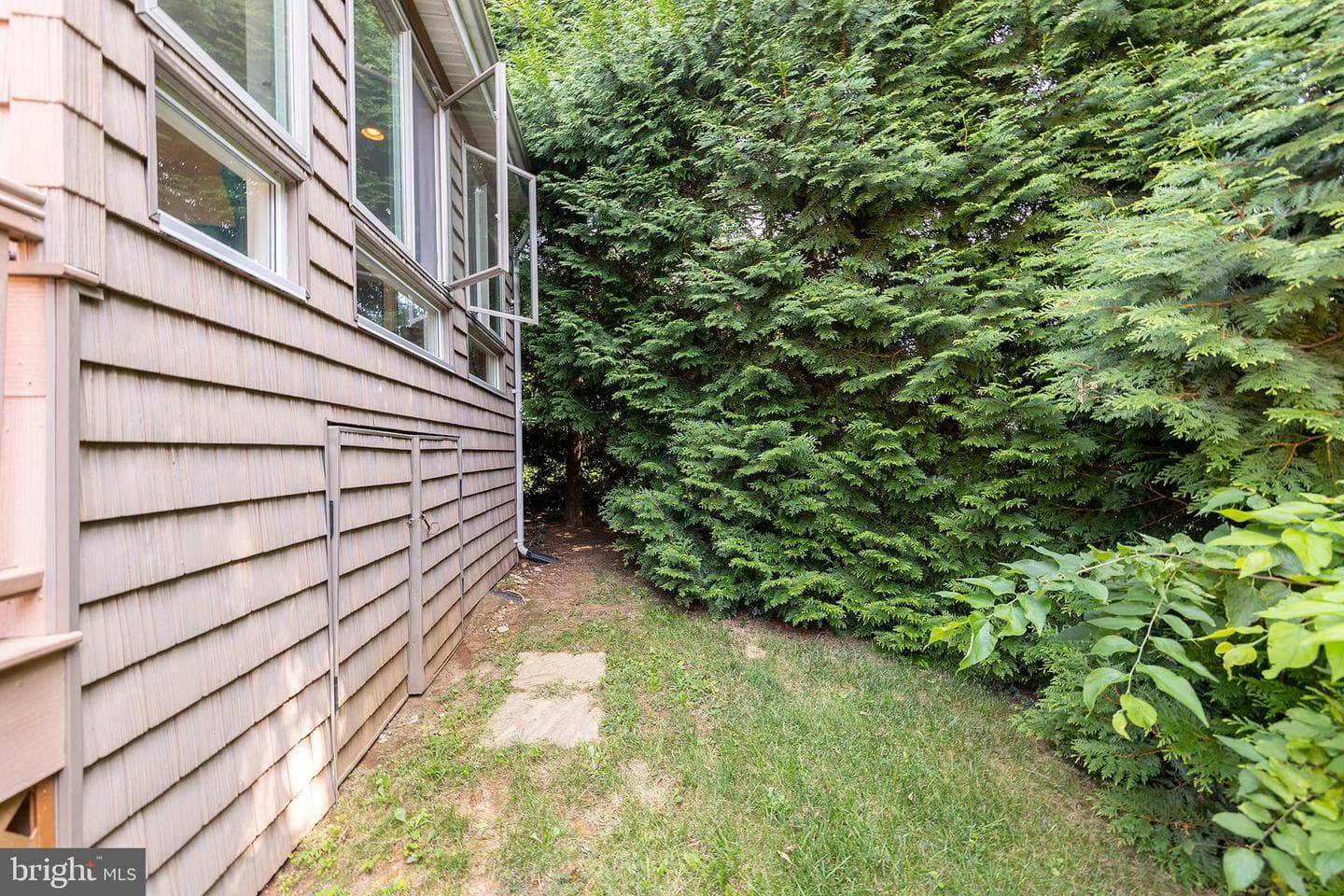 1610 Van Couver Street photo 54