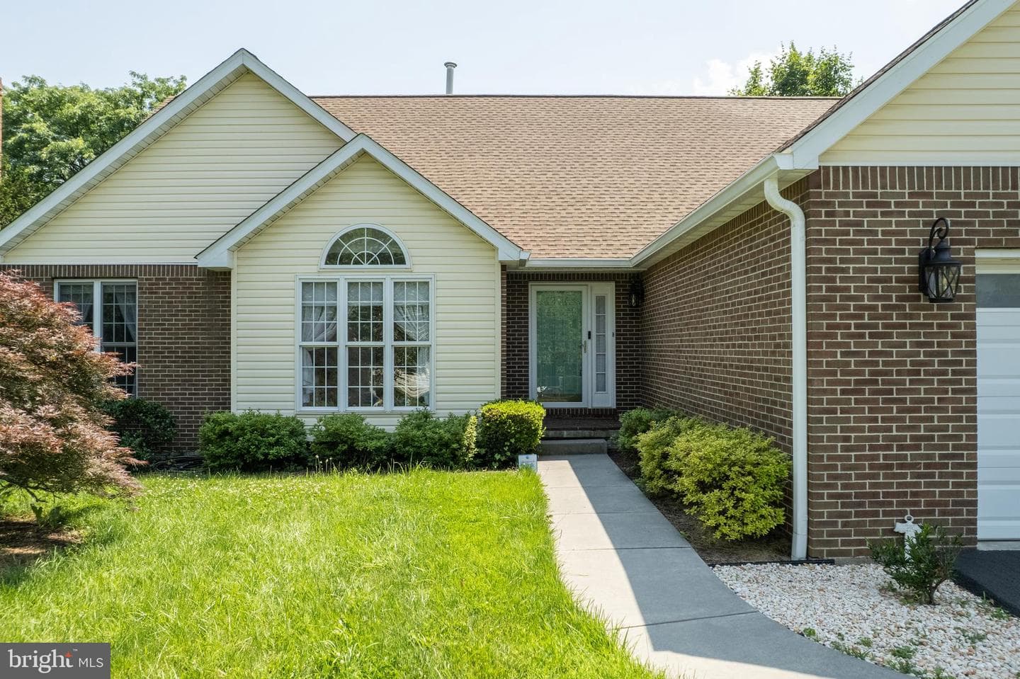 1629 Pondview Drive photo 2