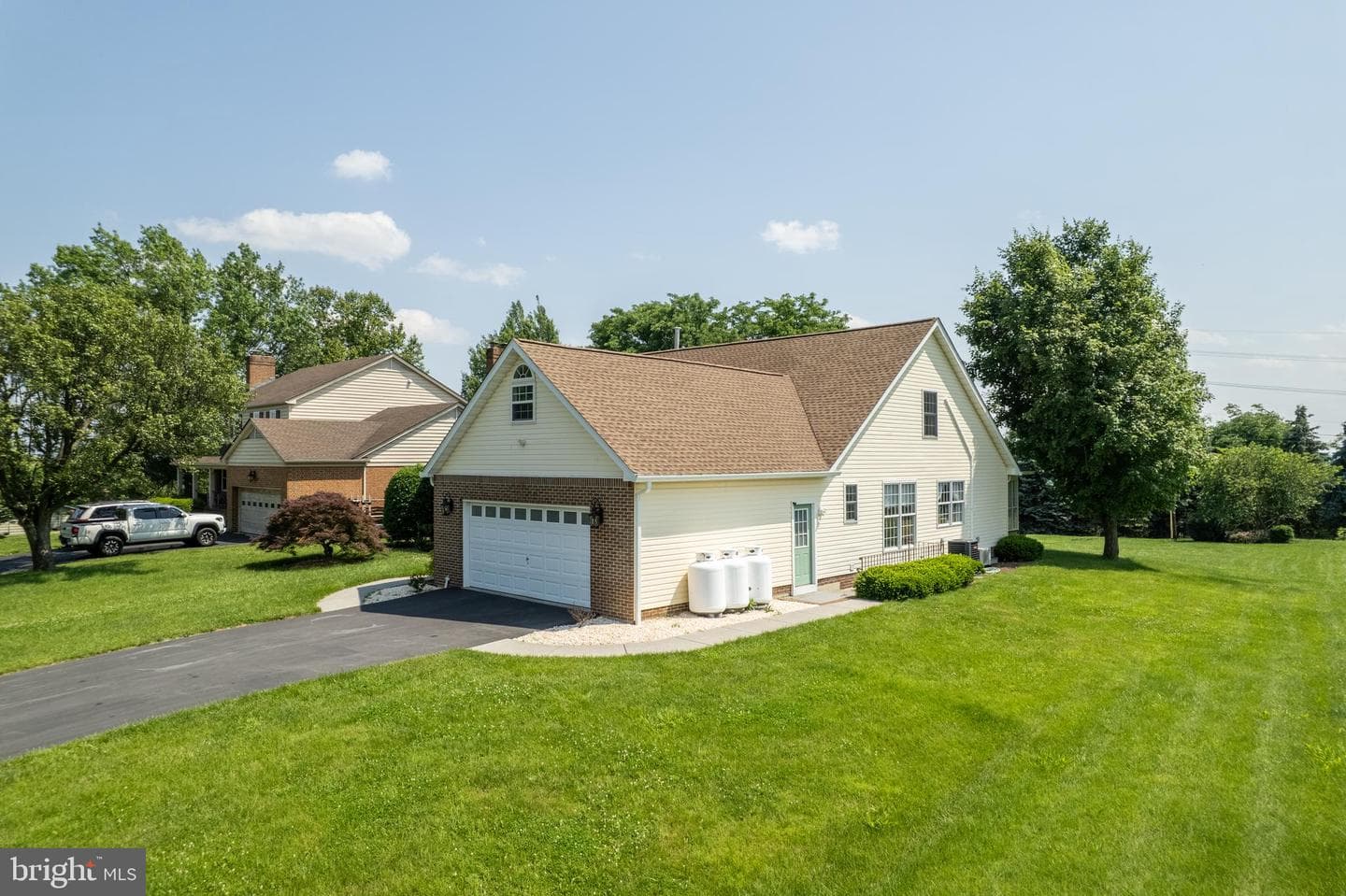 1629 Pondview Drive photo 4