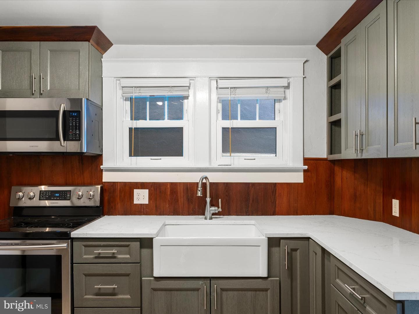 107 E Monmouth Street photo 12
