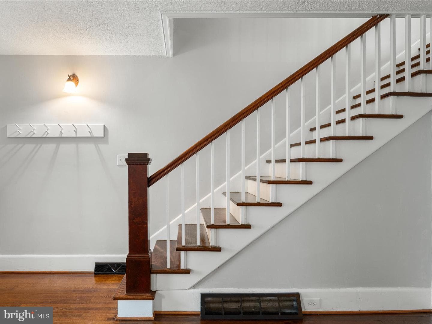 107 E Monmouth Street photo 16