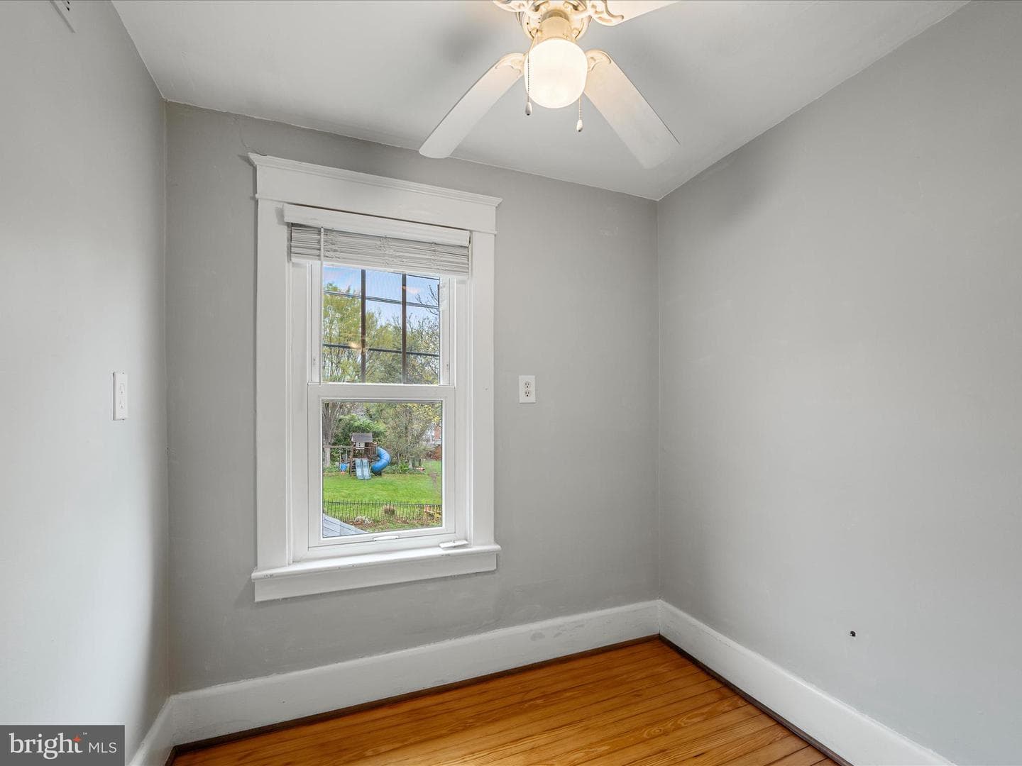 107 E Monmouth Street photo 19