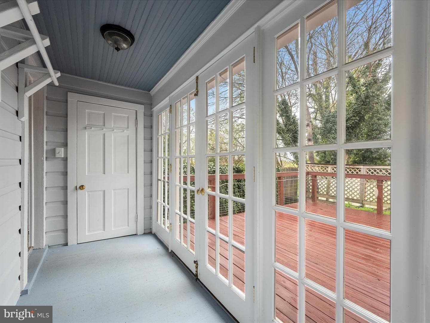 107 E Monmouth Street photo 29