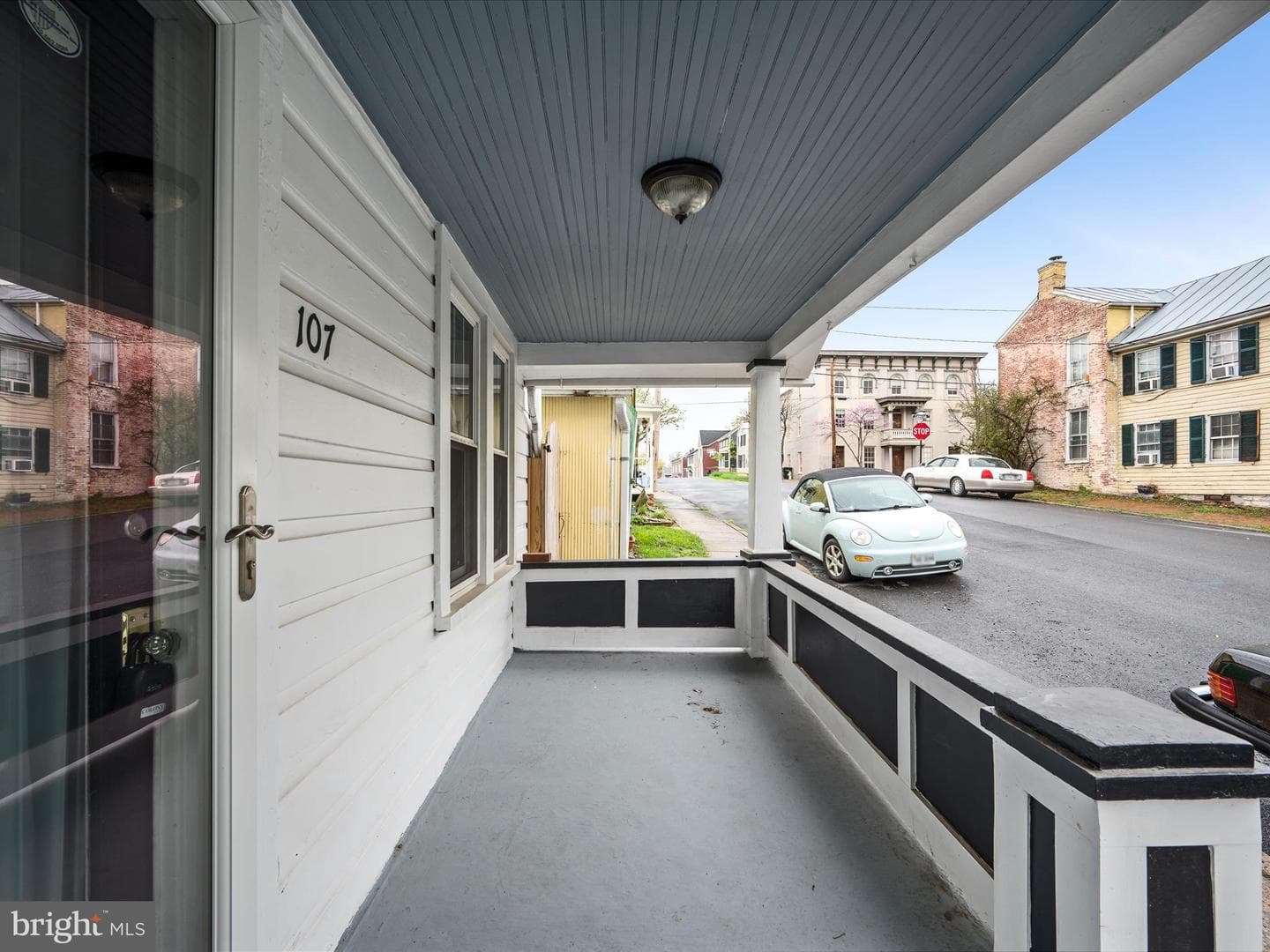 107 E Monmouth Street photo 4