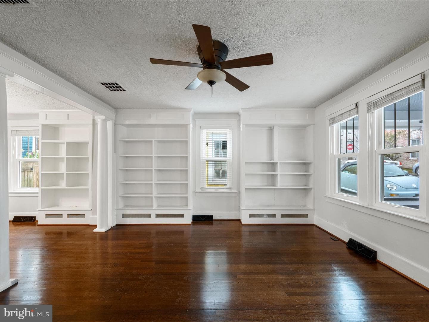 107 E Monmouth Street photo 7