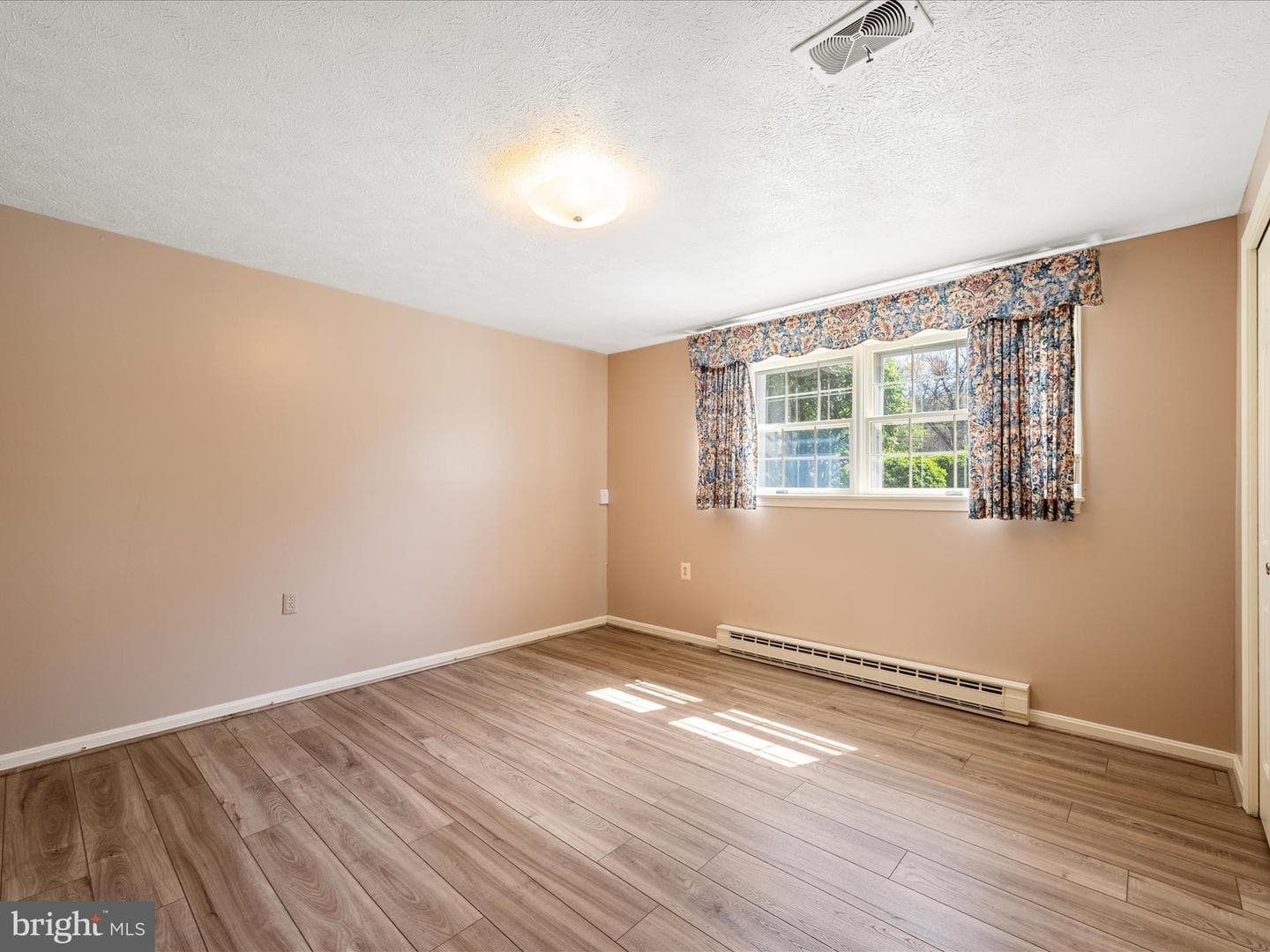 303 Walker Street photo 29