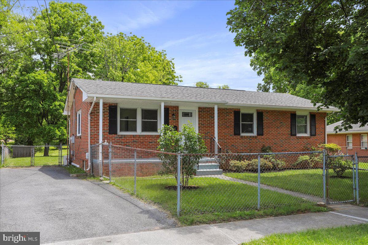 12 Montague Circle photo 2