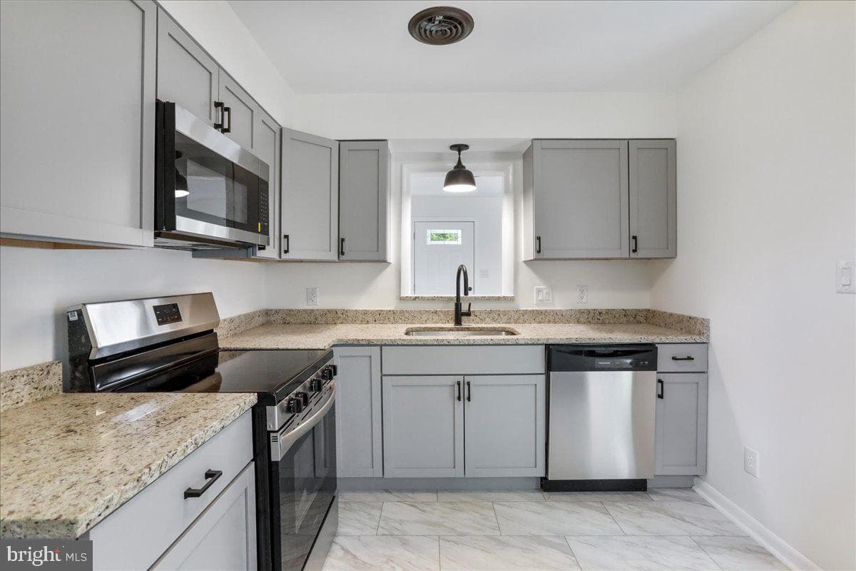 12 Montague Circle photo 5