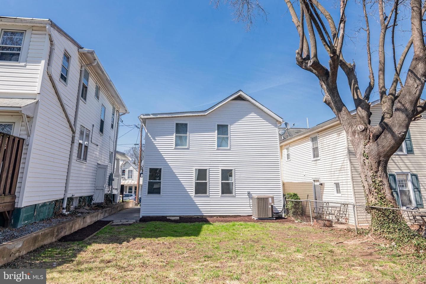 1004 S Cameron Street photo 6