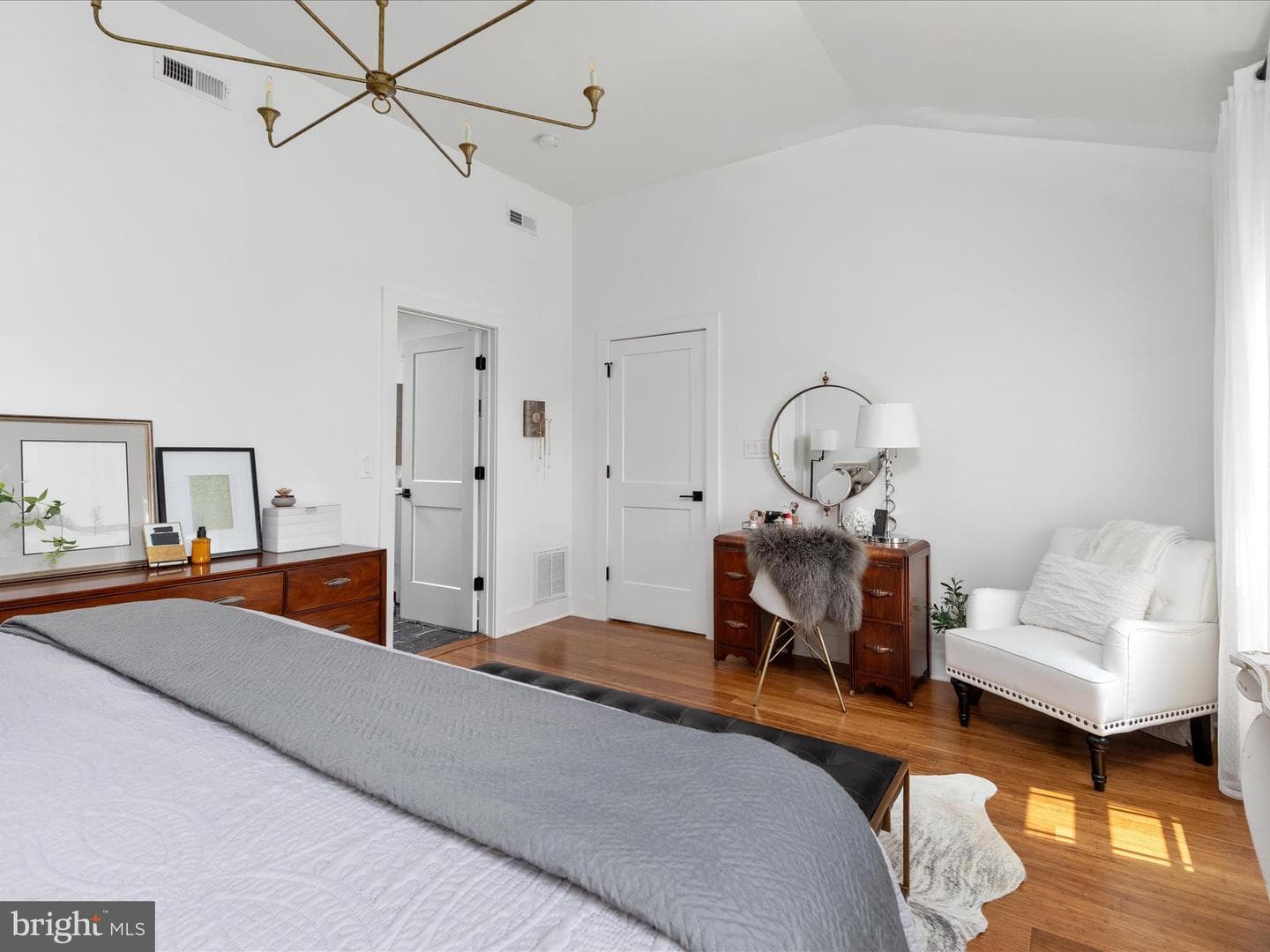 411 N Loudoun Street #203 photo 28