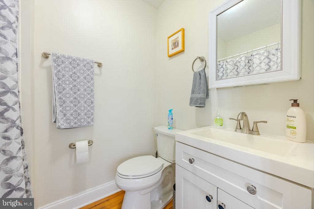 10-12 W Cecil Street photo 10