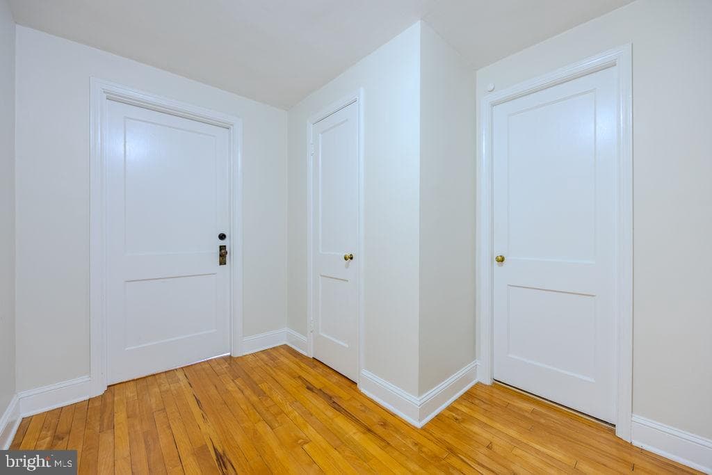 10-12 W Cecil Street photo 31