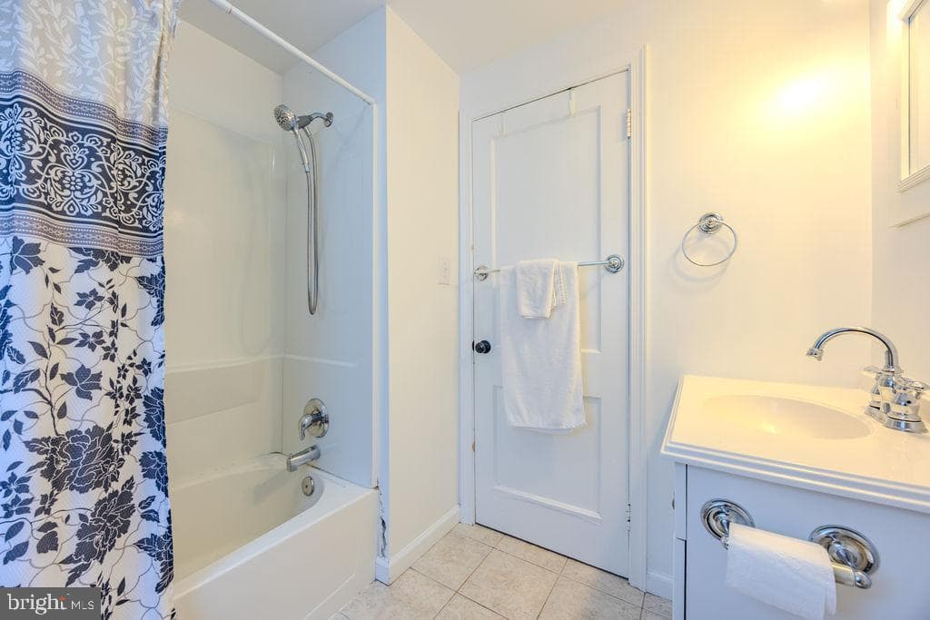 10-12 W Cecil Street photo 55