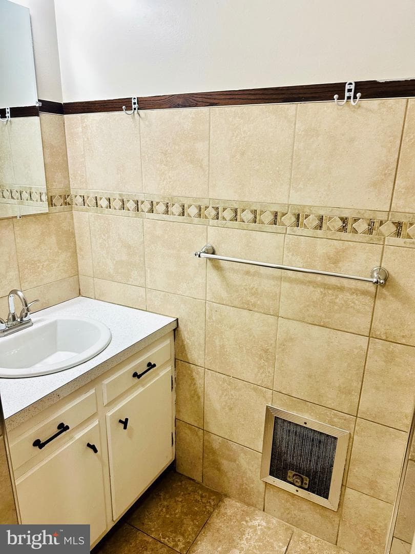 323 Russelcroft Road photo 30