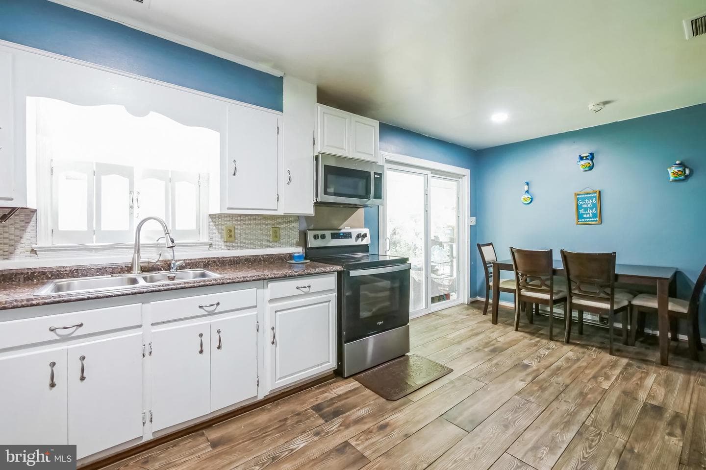 323 Russelcroft Road photo 5