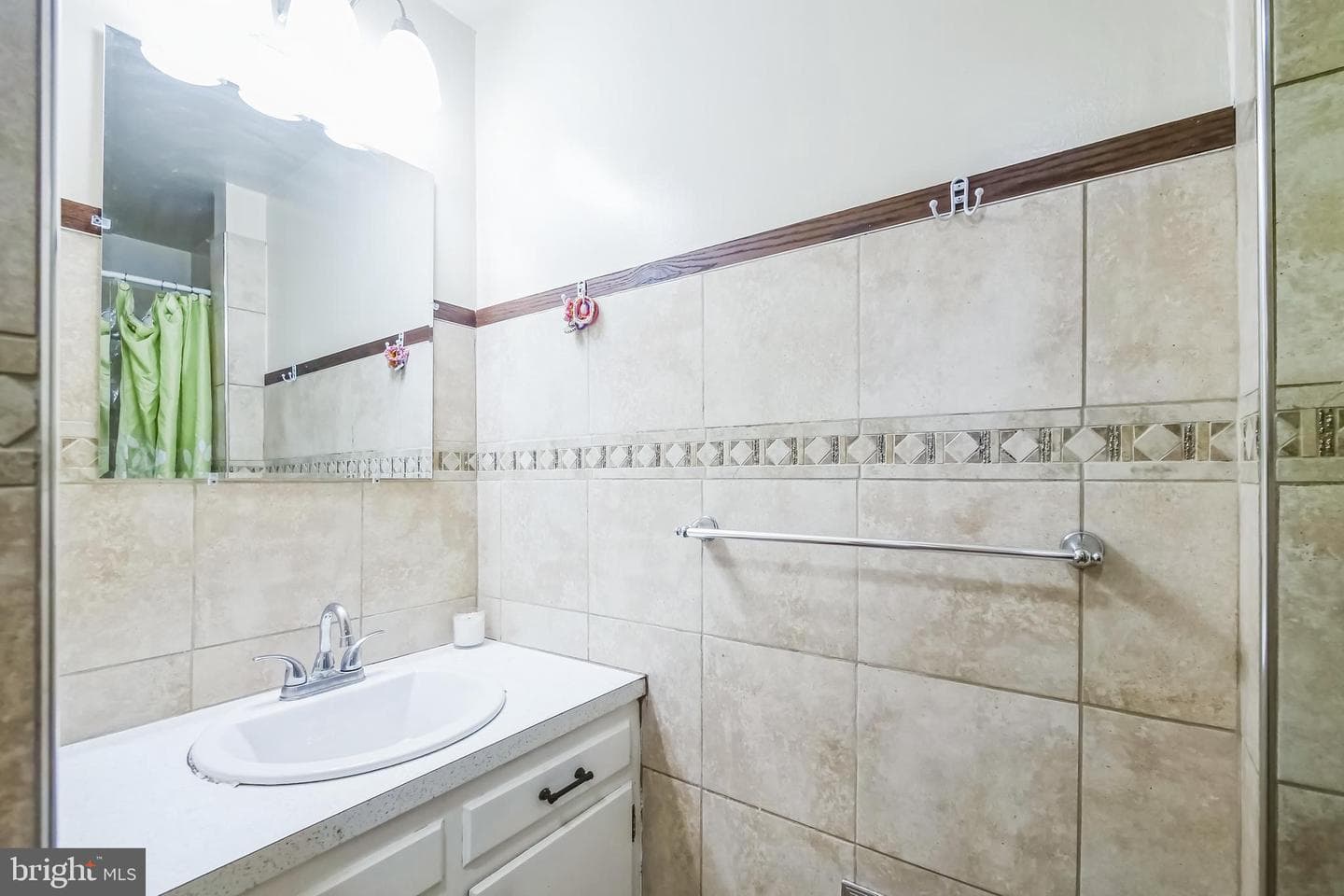 323 Russelcroft Road photo 9