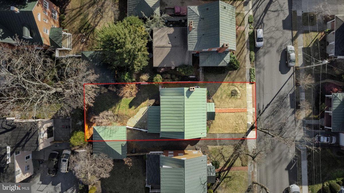330 W Cecil Street photo 3