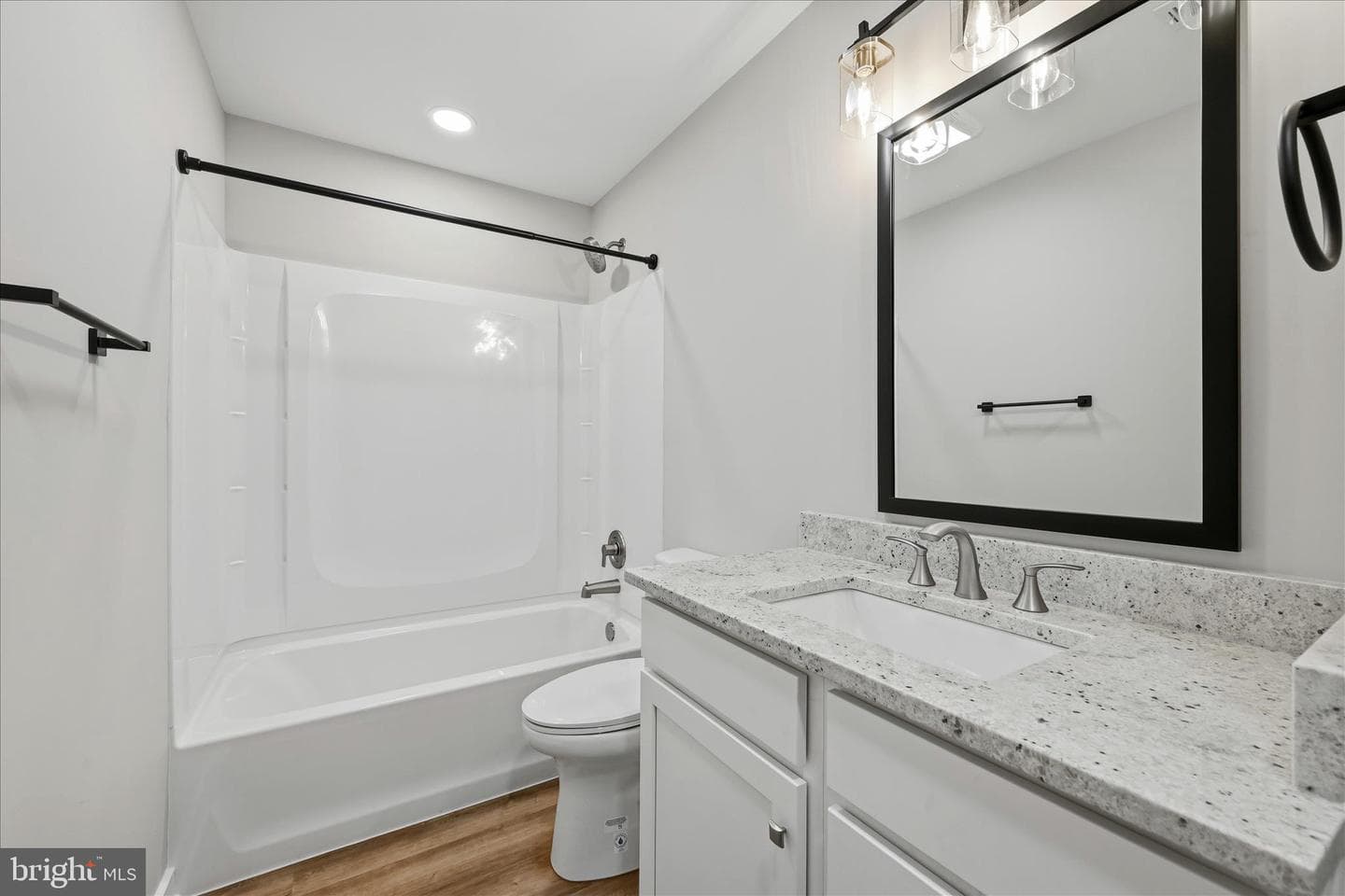 217 Myrtle Avenue photo 27