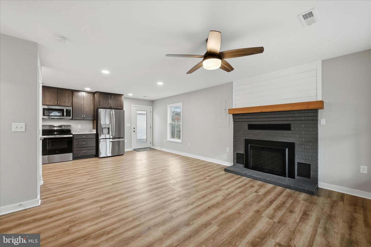 217 Myrtle Avenue photo 8