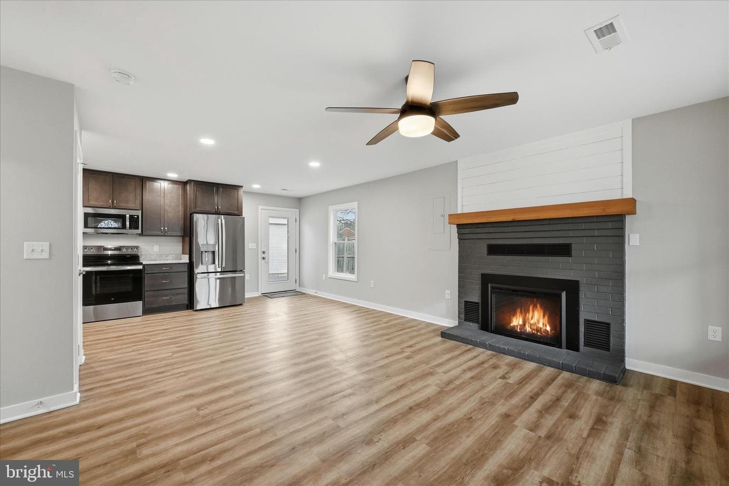 217 Myrtle Avenue photo 9