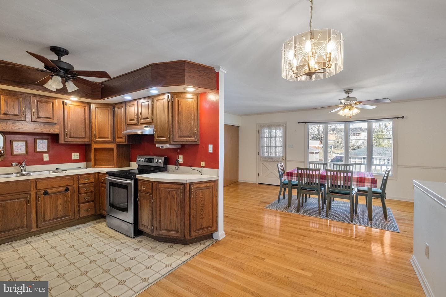 945 Allen Drive photo 12