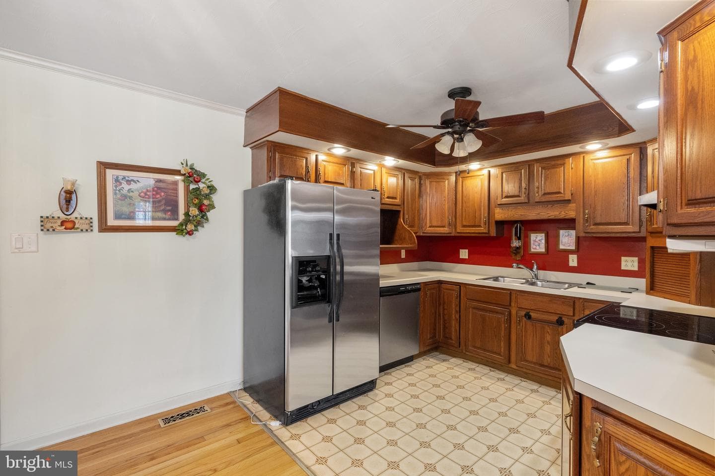 945 Allen Drive photo 13