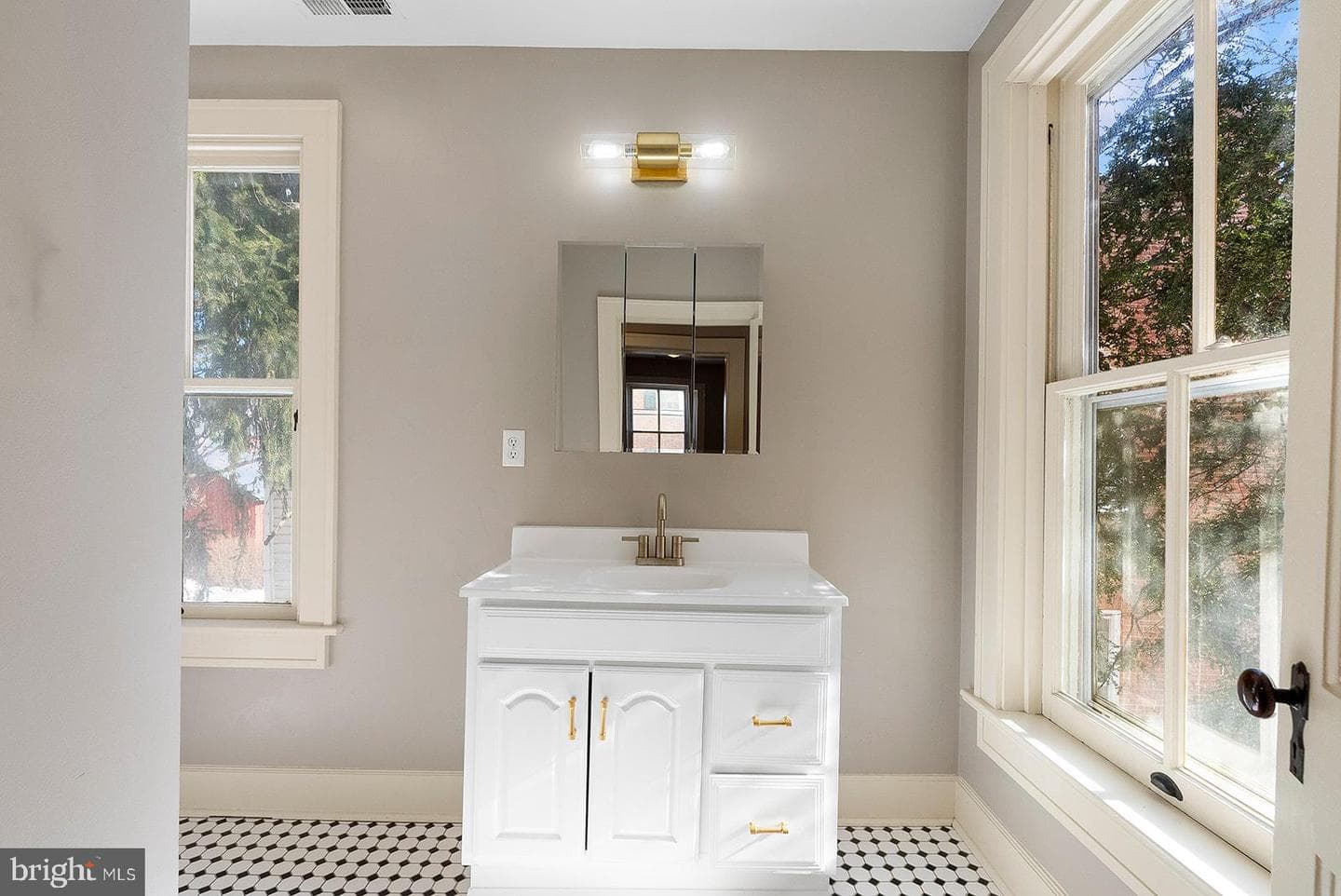 132 Amherst Street photo 59
