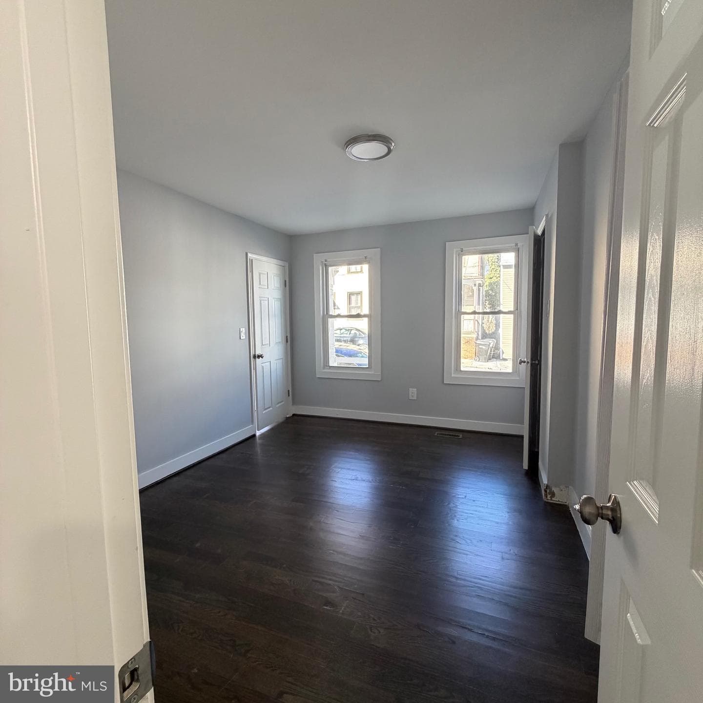 115 E Monmouth Street photo 6