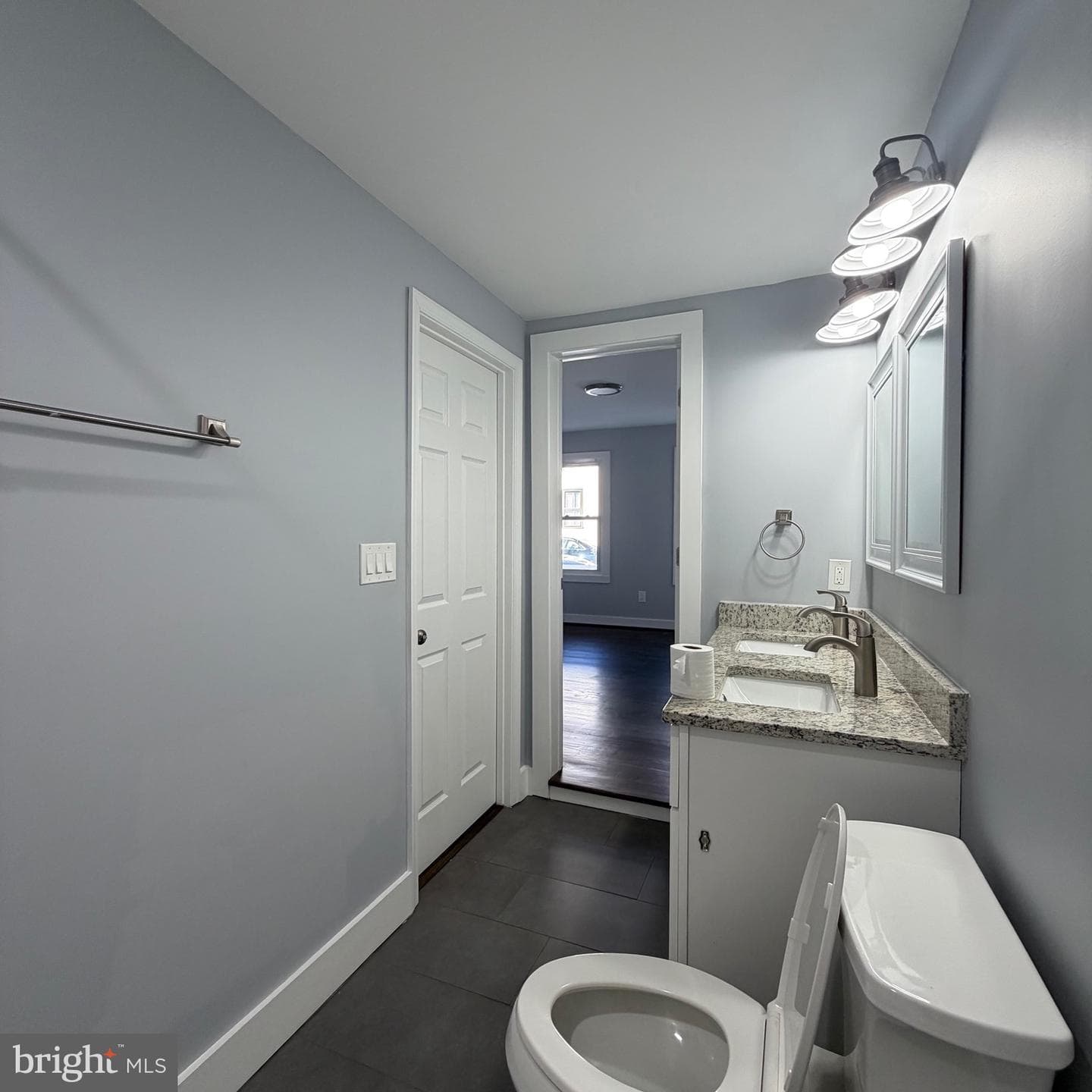115 E Monmouth Street photo 7