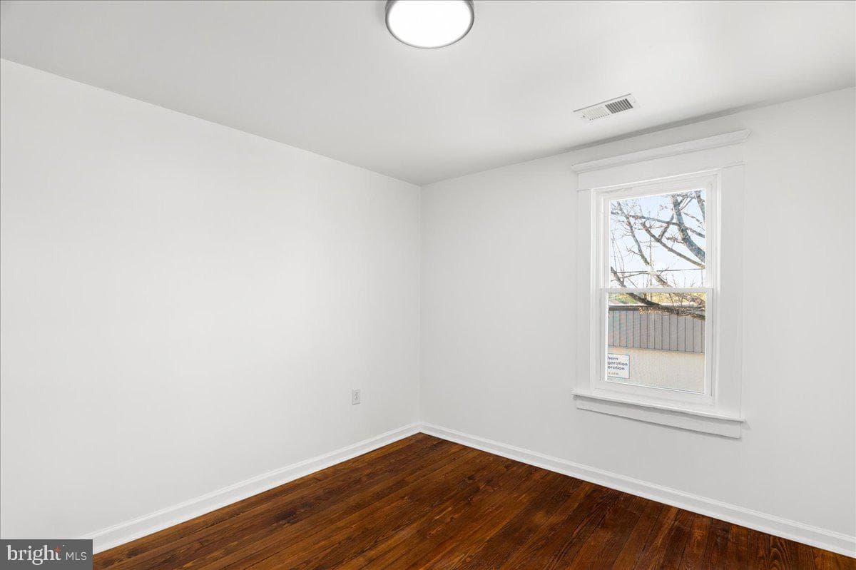 1025 S Loudoun Street photo 18