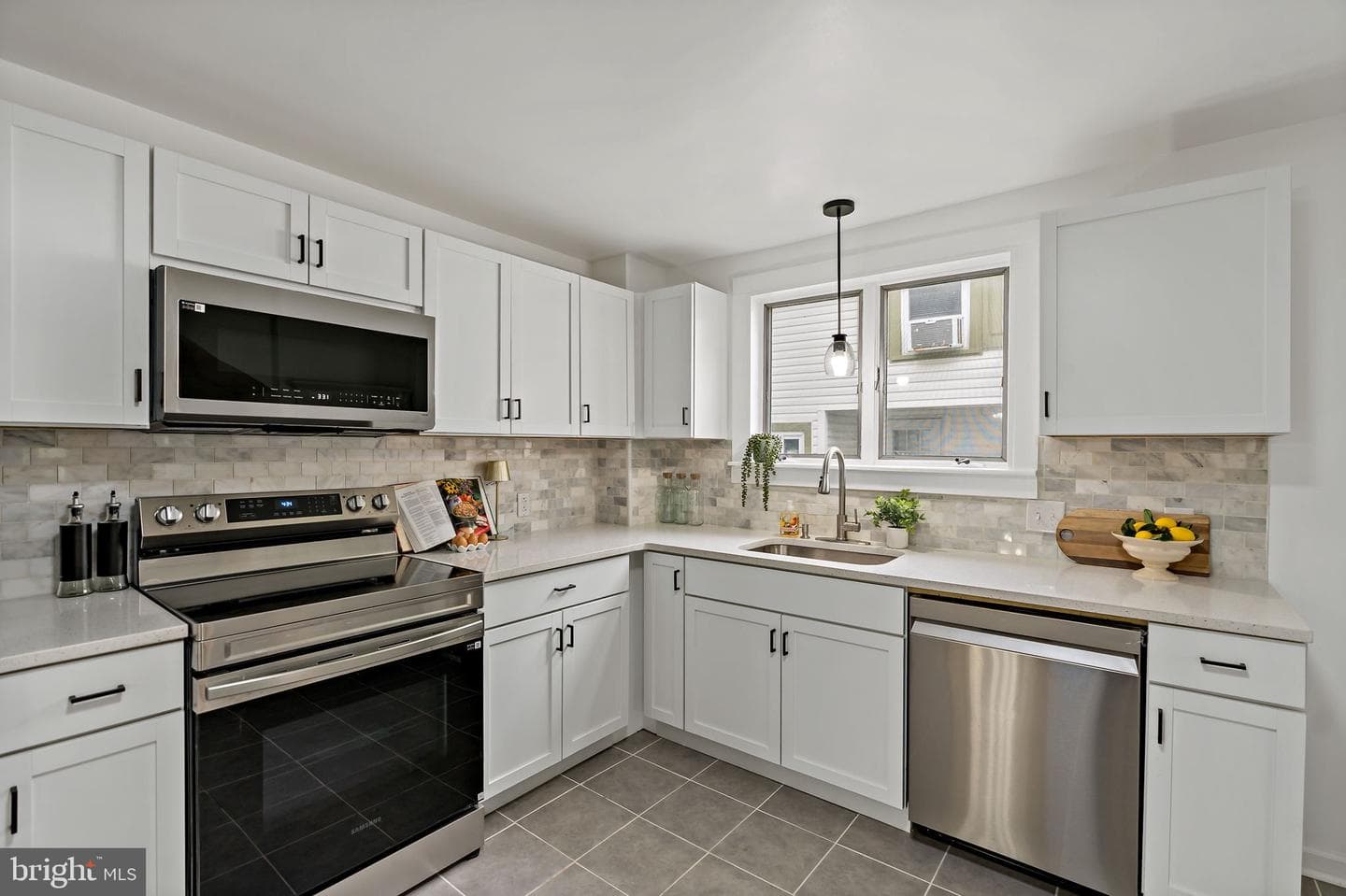 1025 S Loudoun Street photo 8