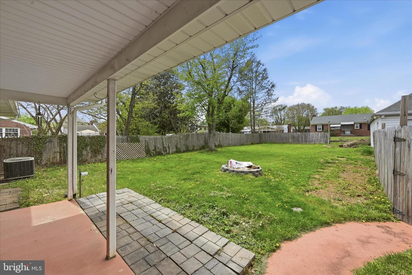 433 Beechcroft Road photo 32
