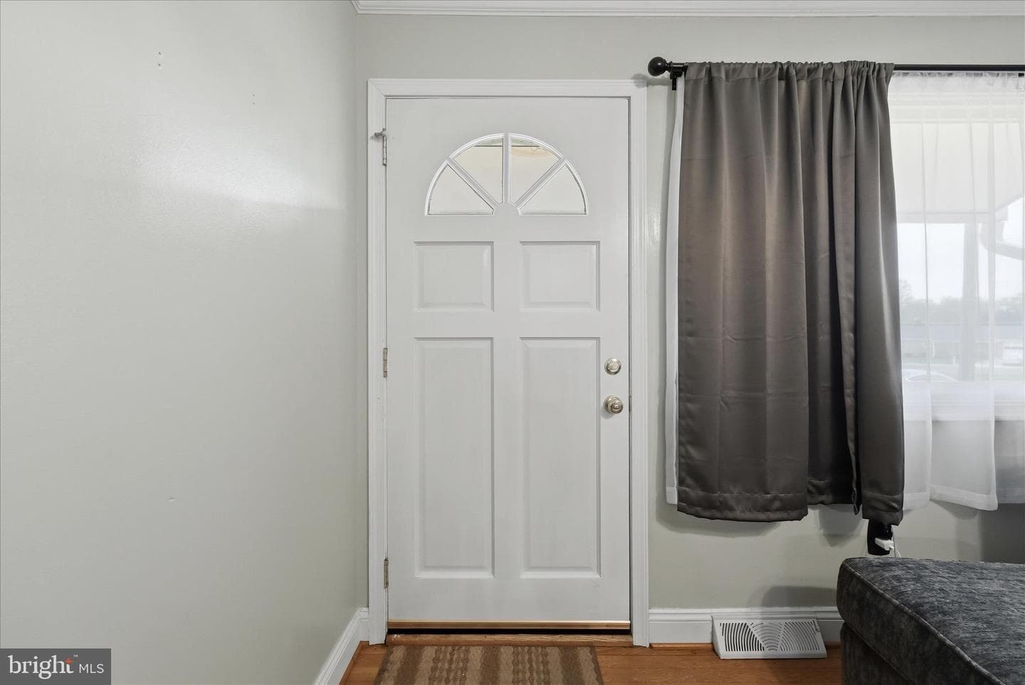 433 Beechcroft Road photo 6