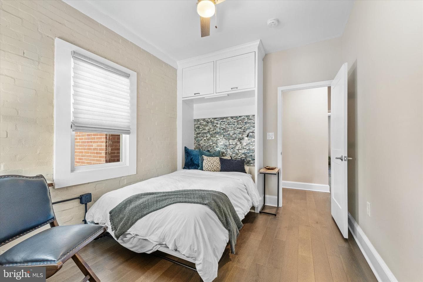 118 1/2 E Cork St photo 21