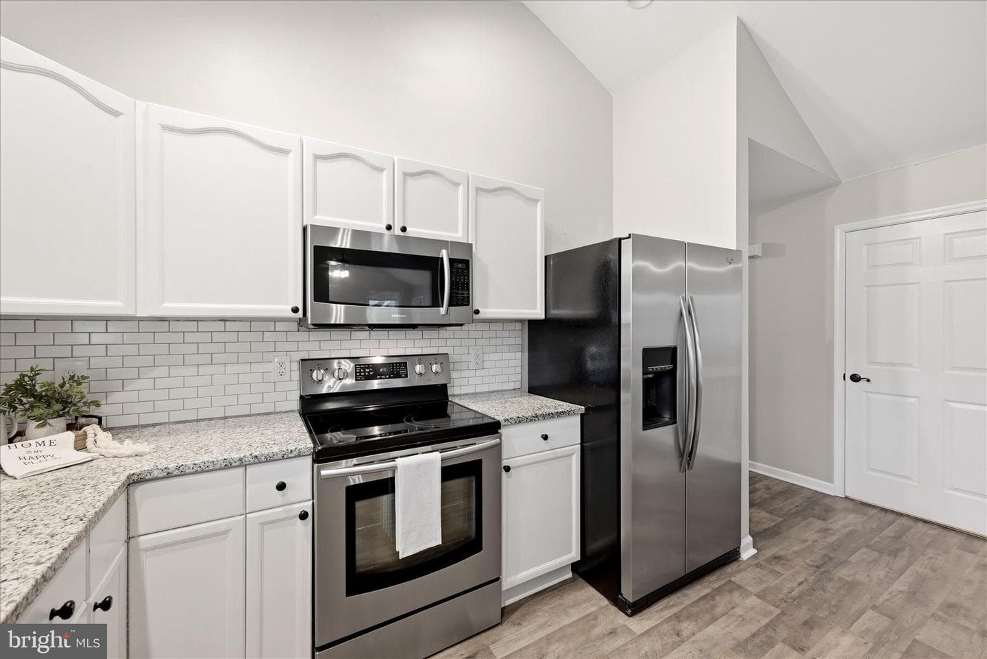 1856 Melvor Lane photo 18