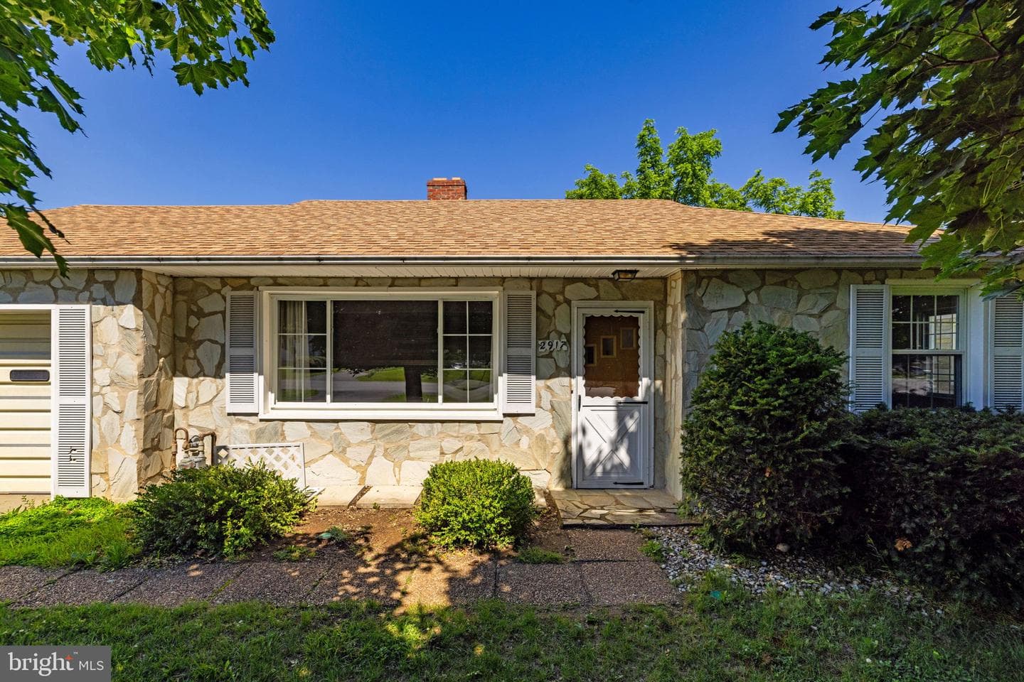 2917 First St photo 1
