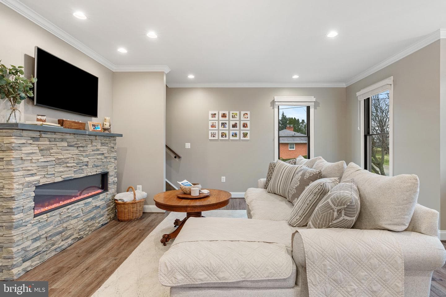 2532 Middle Road photo 10
