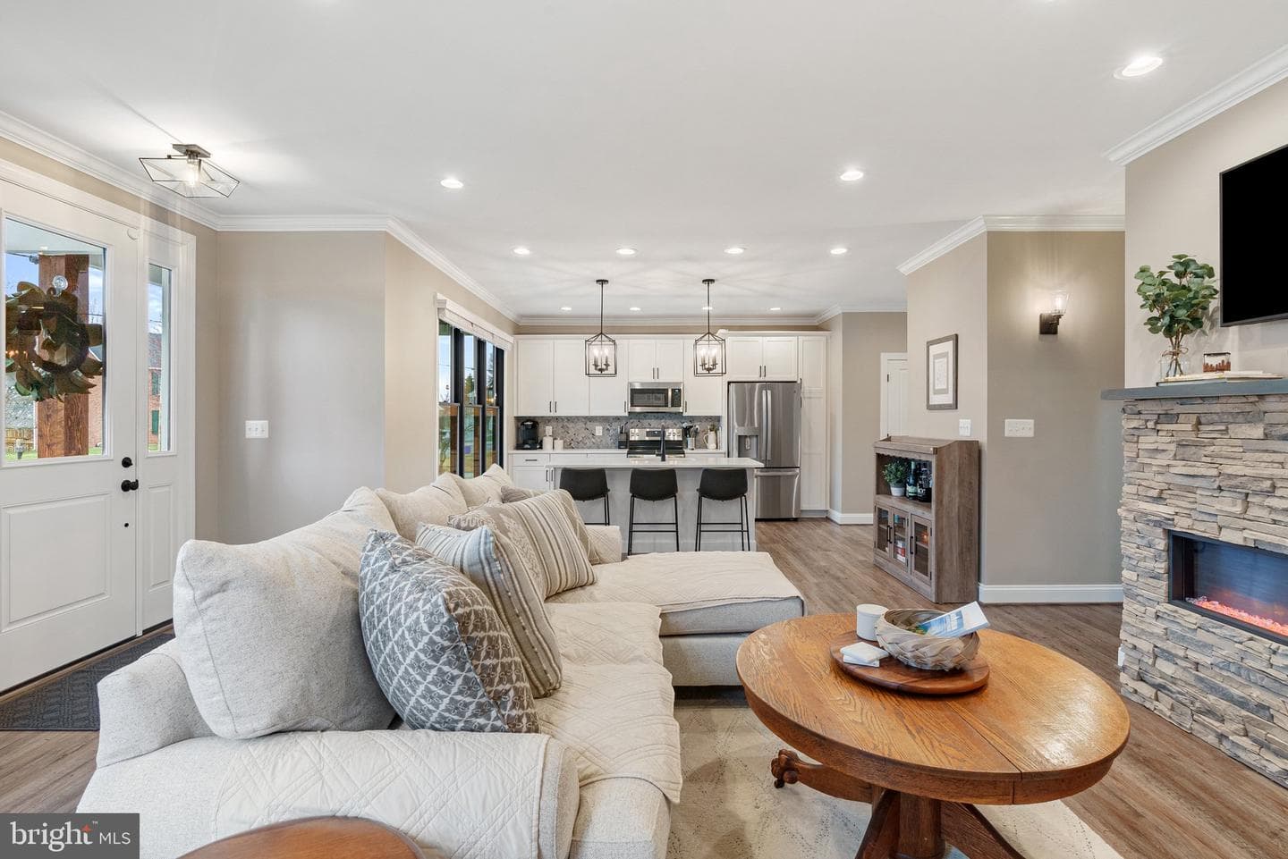 2532 Middle Road photo 11
