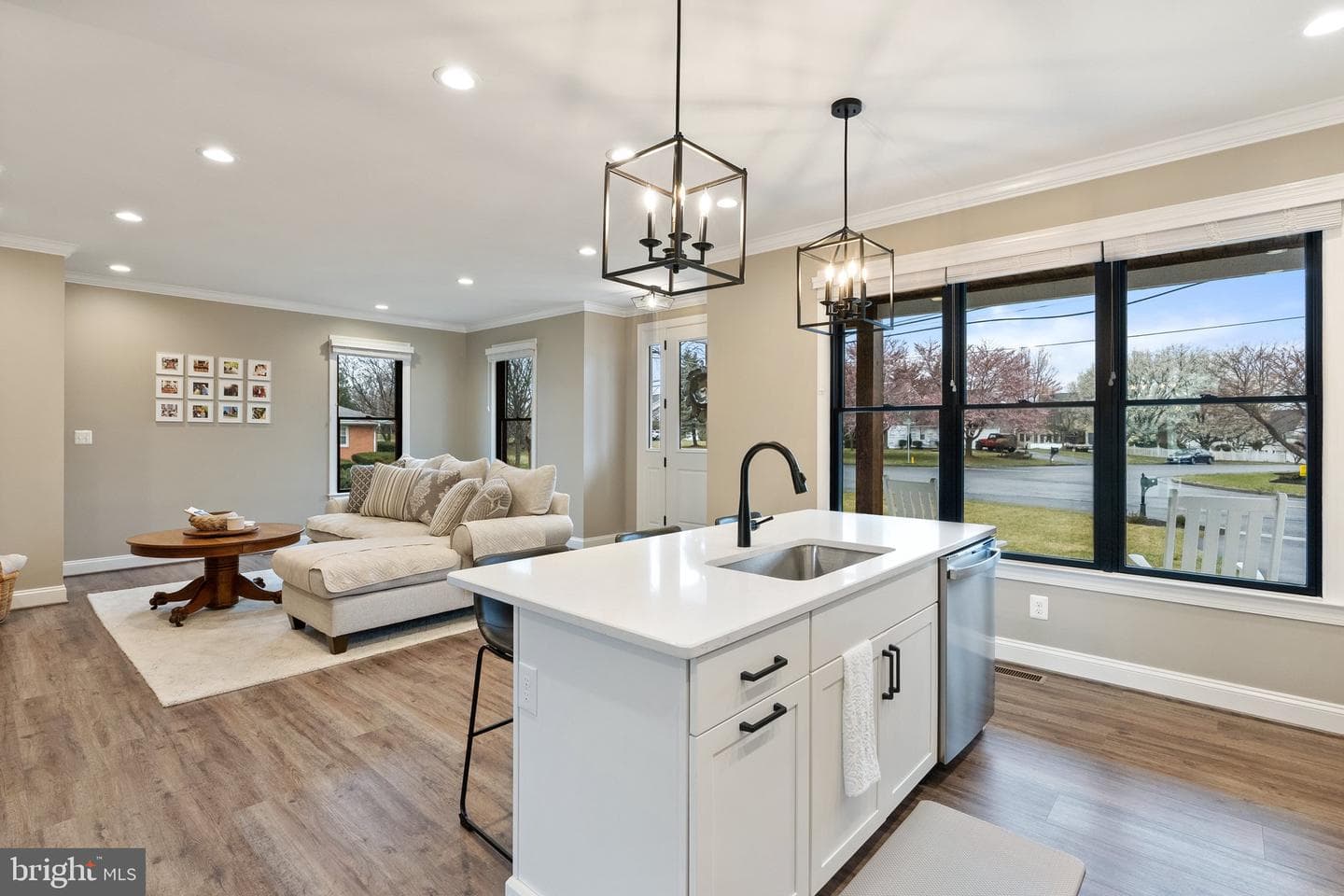 2532 Middle Road photo 16