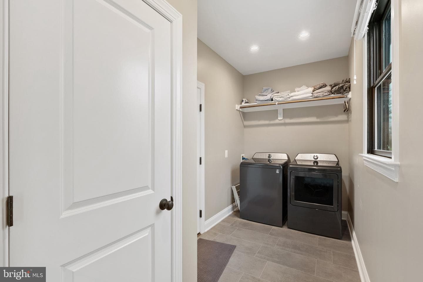 2532 Middle Road photo 23