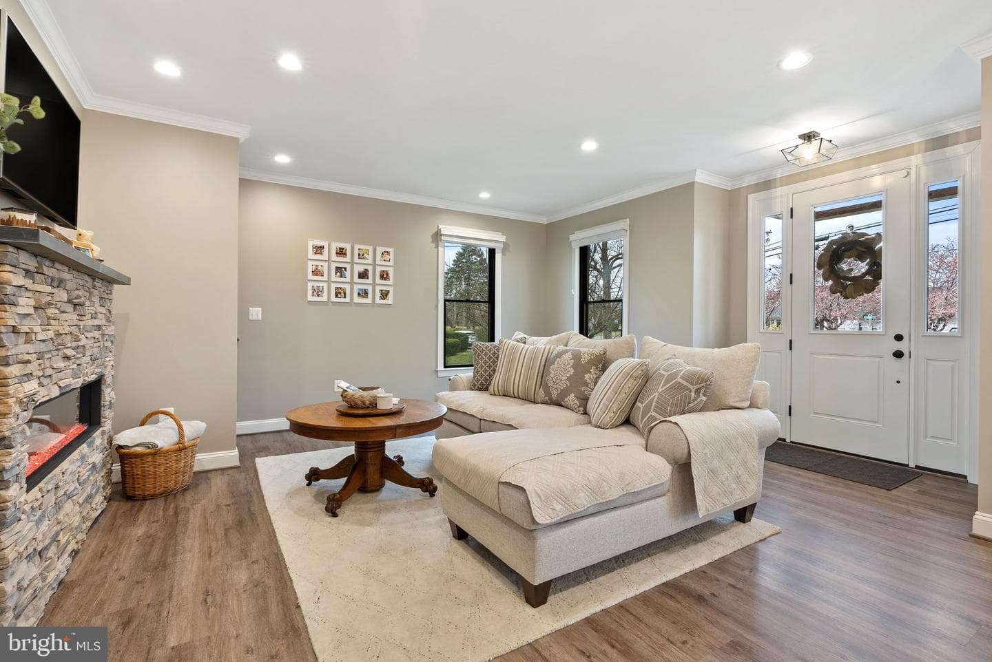2532 Middle Road photo 6