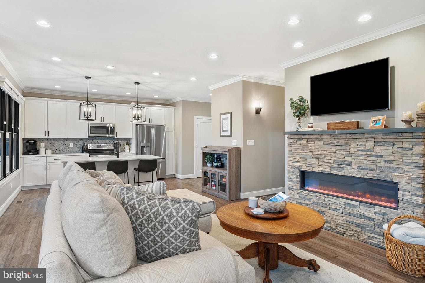 2532 Middle Road photo 7