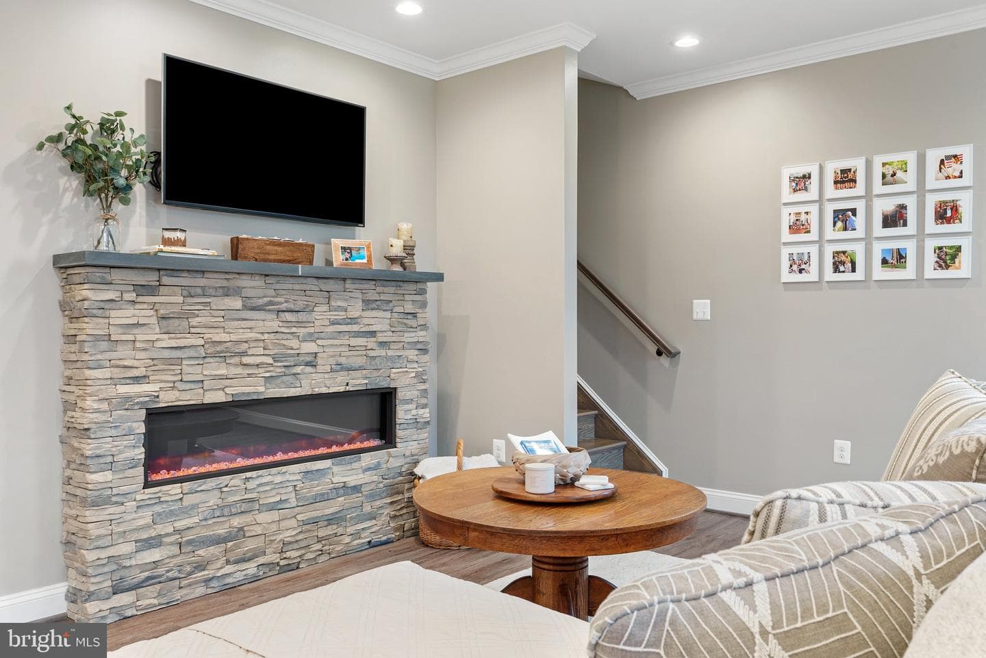 2532 Middle Road photo 9