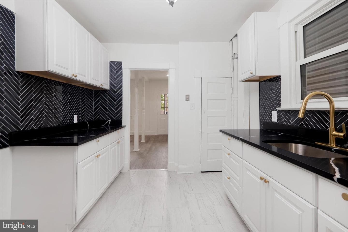 323 Fairview Avenue photo 4