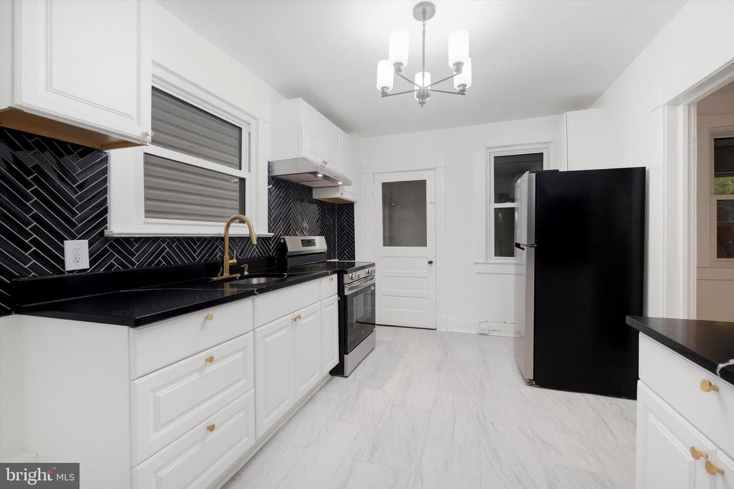 323 Fairview Avenue photo 5