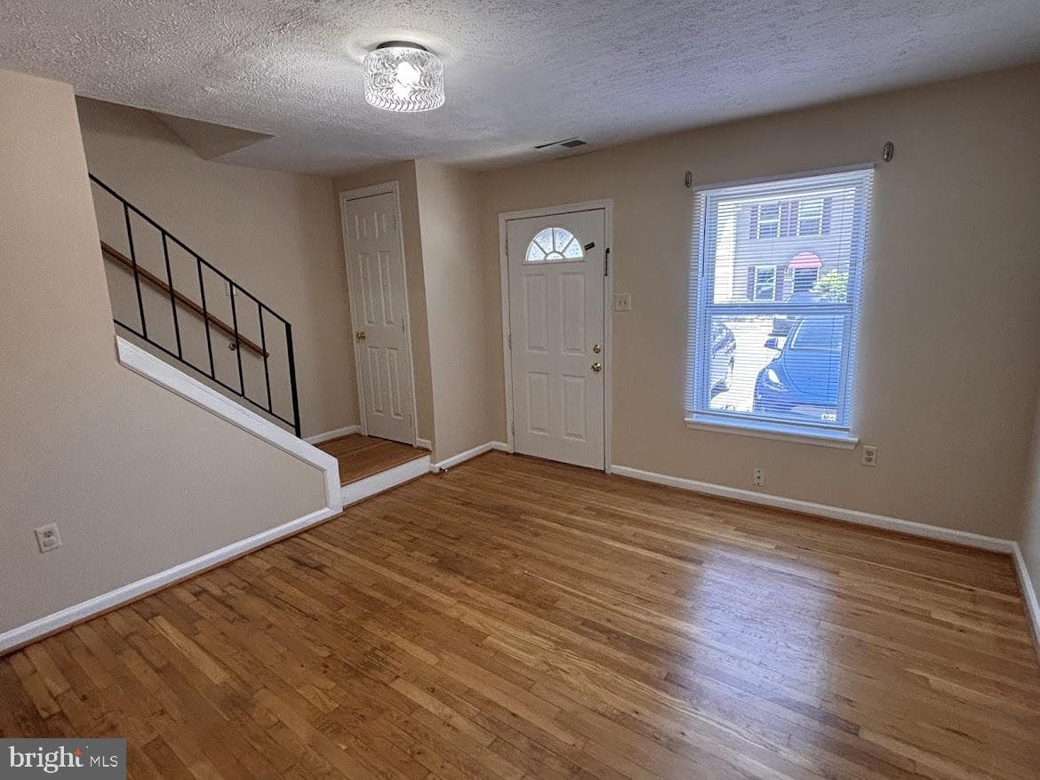 313 Avon Court photo 4